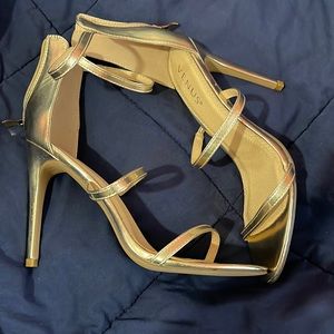 LIKE NEW WITHOUT TAGS VENUS High Heel